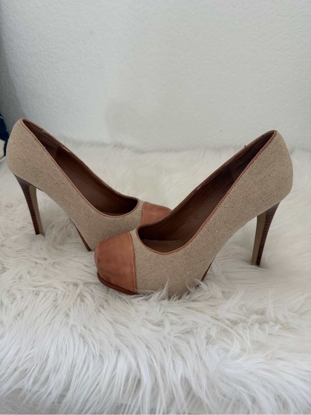 Steve Madden Somone Linen & Tan Leather Toe Cap Pumps - Size 9